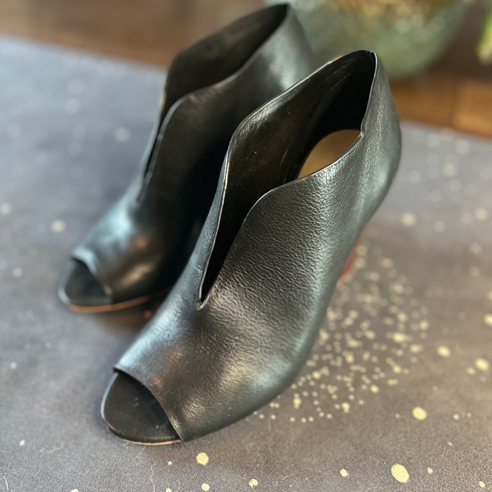 Vince Camuto Womens 9 black leather wooden Wedges